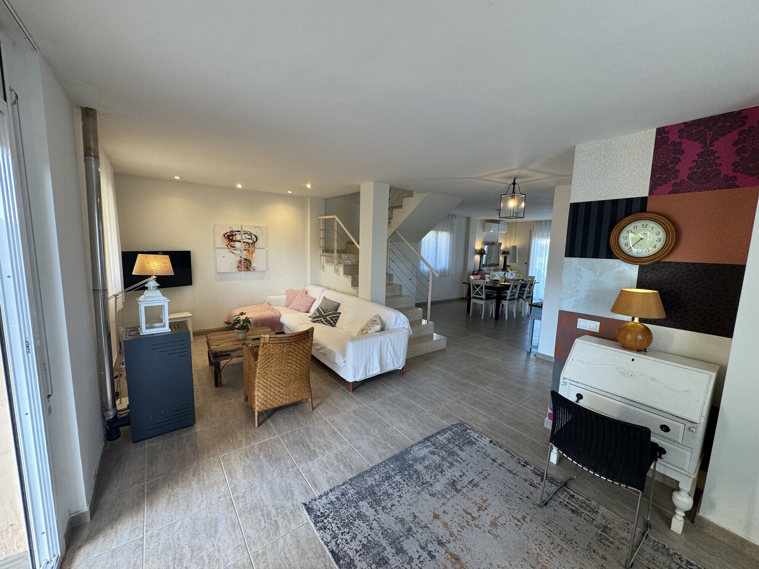 Televisie en een open haard