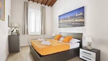 1 habitación, muebles diferentes y escritorio