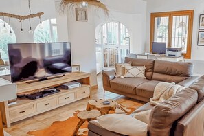 Een televisie en een dvd-speler