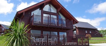 Calypso - Four Bedroom House, Sleeps 8