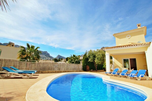 Pool - Canuta Mar 14- two story holiday home villa in Calpe (Calpe)