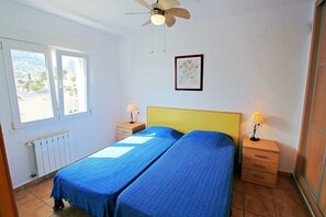 3 bedrooms, WiFi, bed sheets - Canuta Mar 14- two story holiday home villa in Calpe (Calpe)
