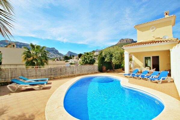 Pool - Canuta Mar 14- two story holiday home villa in Calpe (Calpe)