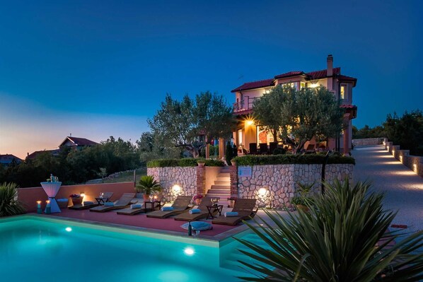 A heated pool - Luxury Villa Antoneta with Swimming Pool (Šibenik)