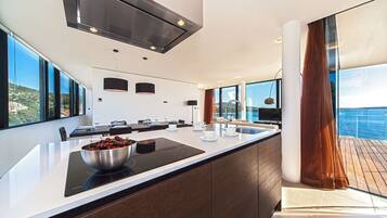 Fridge, microwave, oven, stovetop