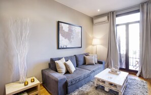 Una televisión, un reproductor de DVD