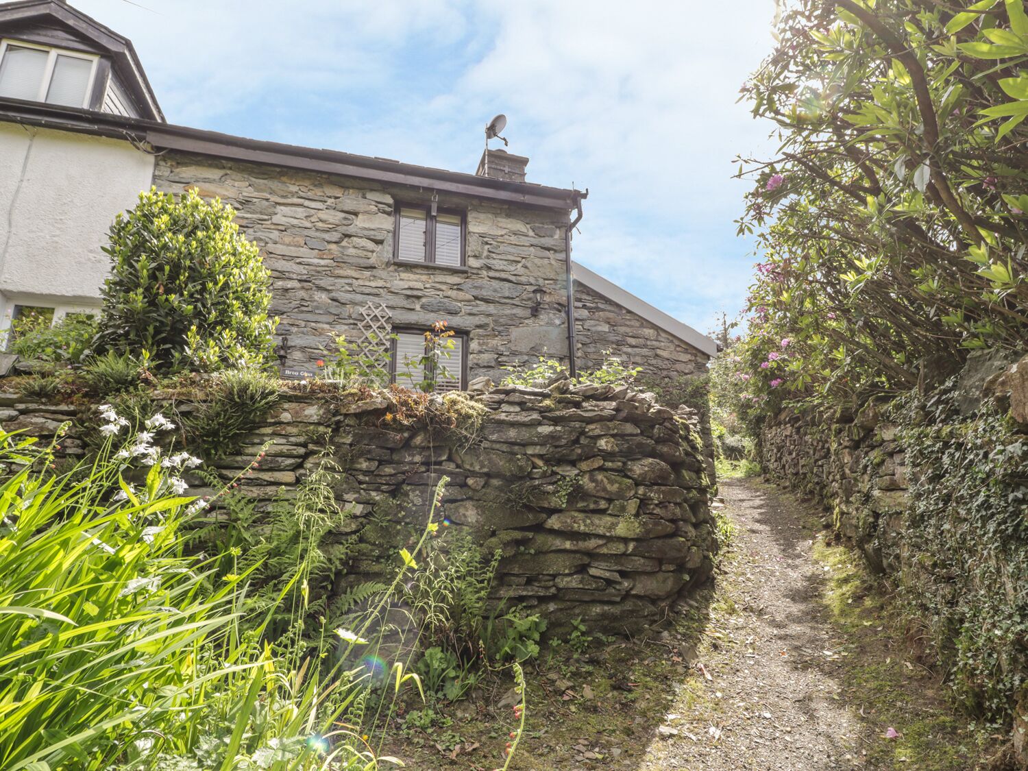 BRON OLAU, pet friendly, character holiday cottage in Maentwrog