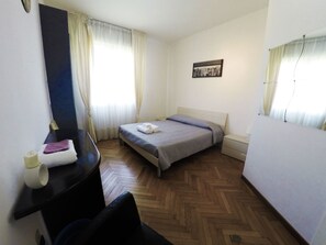 City-Apartment, 3 Schlafzimmer | 4 Schlafzimmer, Schreibtisch, Bügeleisen/Bügelbrett, kostenloses WLAN