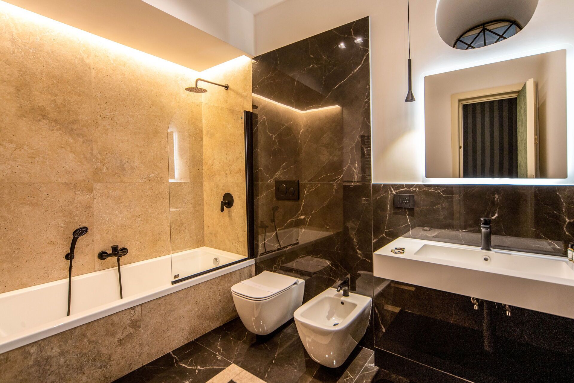 Combined shower/bathtub, hair dryer, bidet, towels