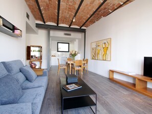 TV, DVD player, stereo - Superior 1 bedroom apartment (Barcelona)