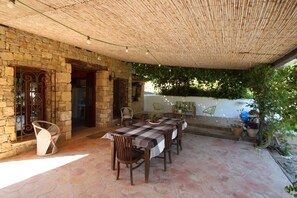 Outdoor dining - Rocasol - rustic finca for nature lovers in Benissa (Benissa)