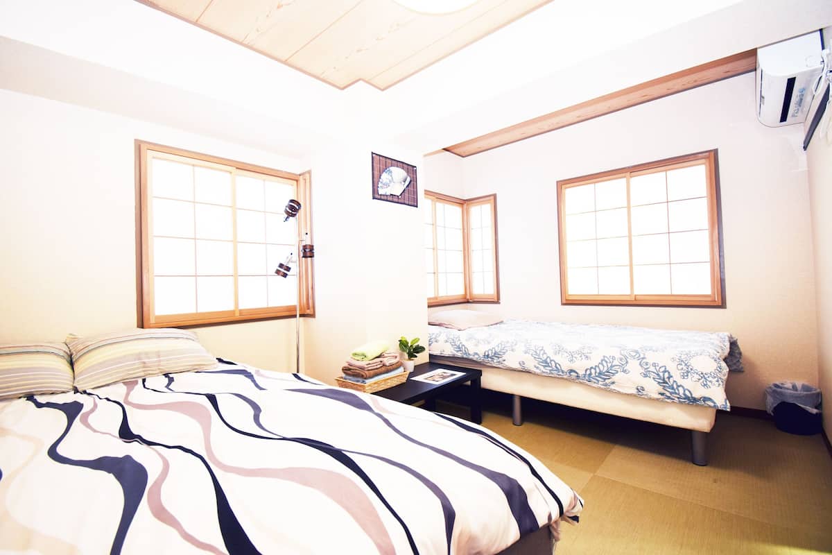 Free WiFi, bed sheets