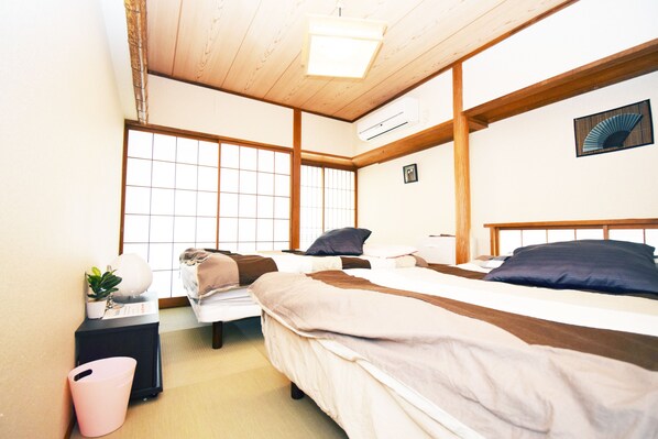 Free WiFi, bed sheets