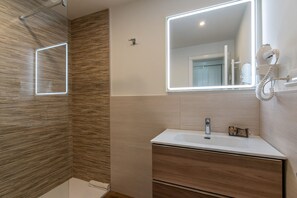 Bathtub, hair dryer, towels