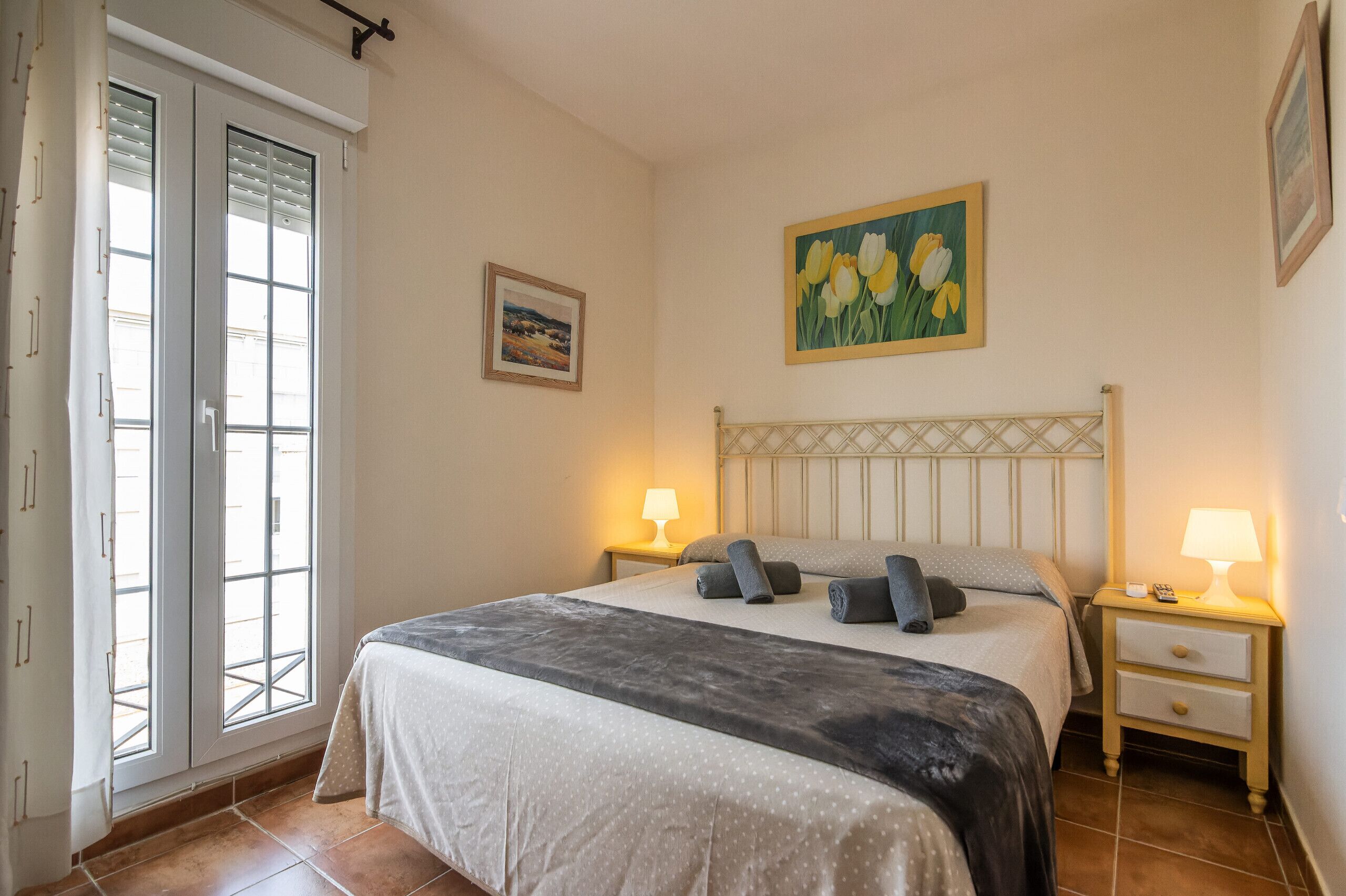 2 dormitorios, tabla de planchar con plancha, wifi gratis y ropa de cama