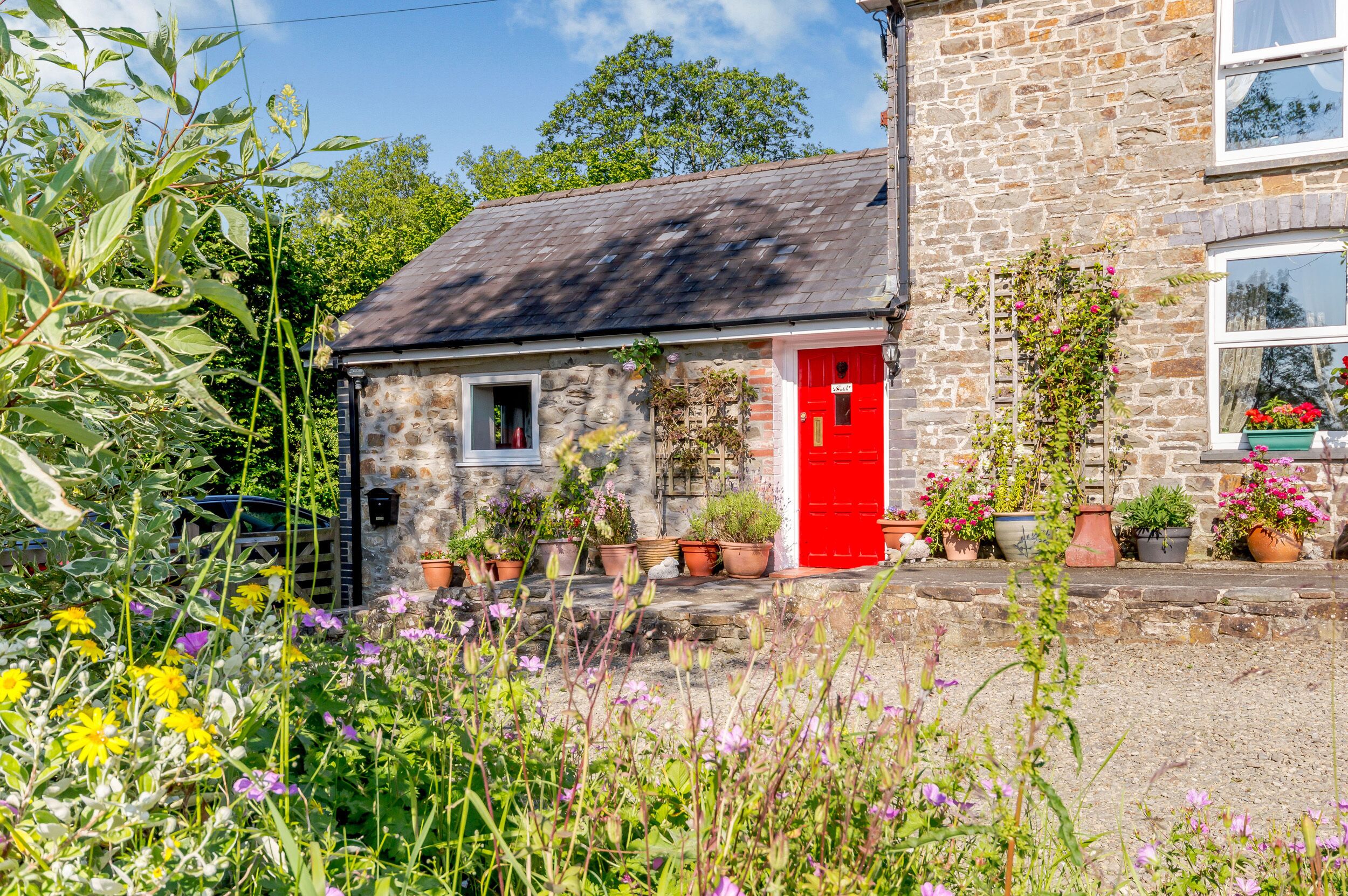 Y CWTCH, pet friendly, character holiday cottage in Llanybydder