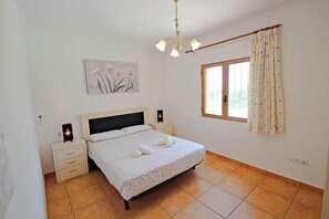 2 bedrooms, WiFi, bed sheets