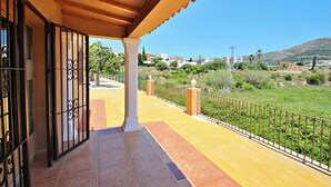 A covered outdoor area with a view of a green landscape and buildings in the distance. - Marques - holiday home with private swimming pool in Benitachell (Benitachell)