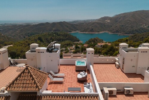 Luxury holiday home Lake and Sea view penthouse