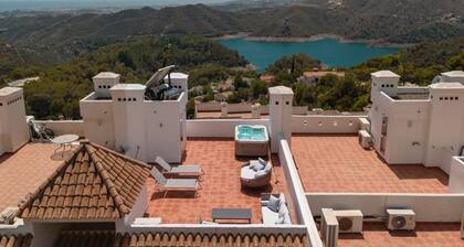 Luxury holiday home Lake and Sea view penthouse