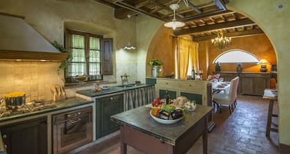 Maison de vacances privée avec bain à remous, WIFI, piscine privée, climatisation, TV