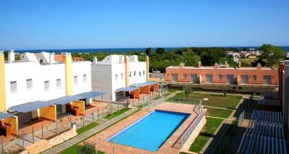 Grandes maisons avec terrasse et piscine pour 6 personnes. Réf.via augusta-6