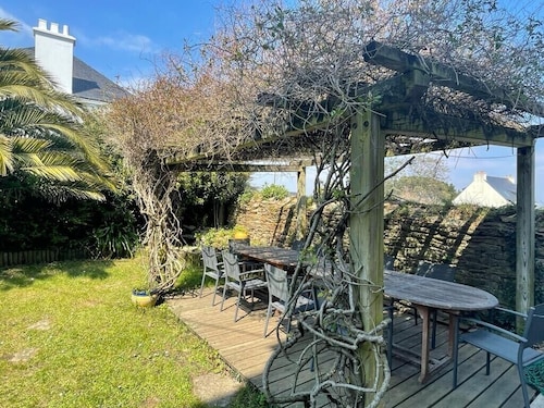 Large charming owner's house with garden, near town, port and beach 