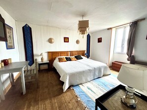 7 bedrooms, desk, iron/ironing board, free WiFi