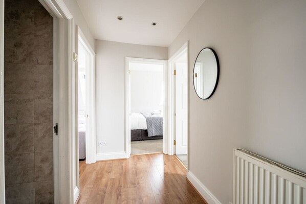 Interior - Comfy 2 Bed Flat (QCE) (Greater London)