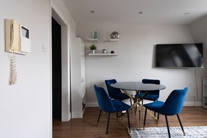 Dining - Comfy 2 Bed Flat (QCE) (Greater London)