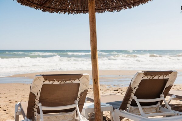 Una spiaggia nelle vicinanze