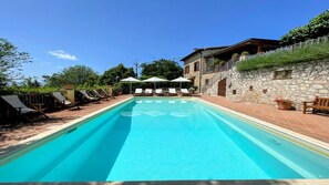 Pool - A two floor detached house with a patio/terrace & a large garden (Spoleto)