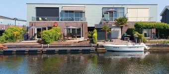 Neat island house with beautiful view and lovely roof terrace.
