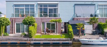 Casa isola ordinata con splendida vista e bella terrazza sul tetto.