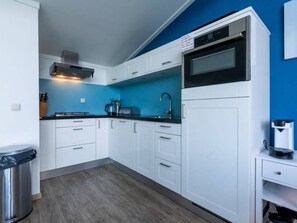 Réfrigérateur, micro-ondes, plaque de cuisson, lave-vaisselle