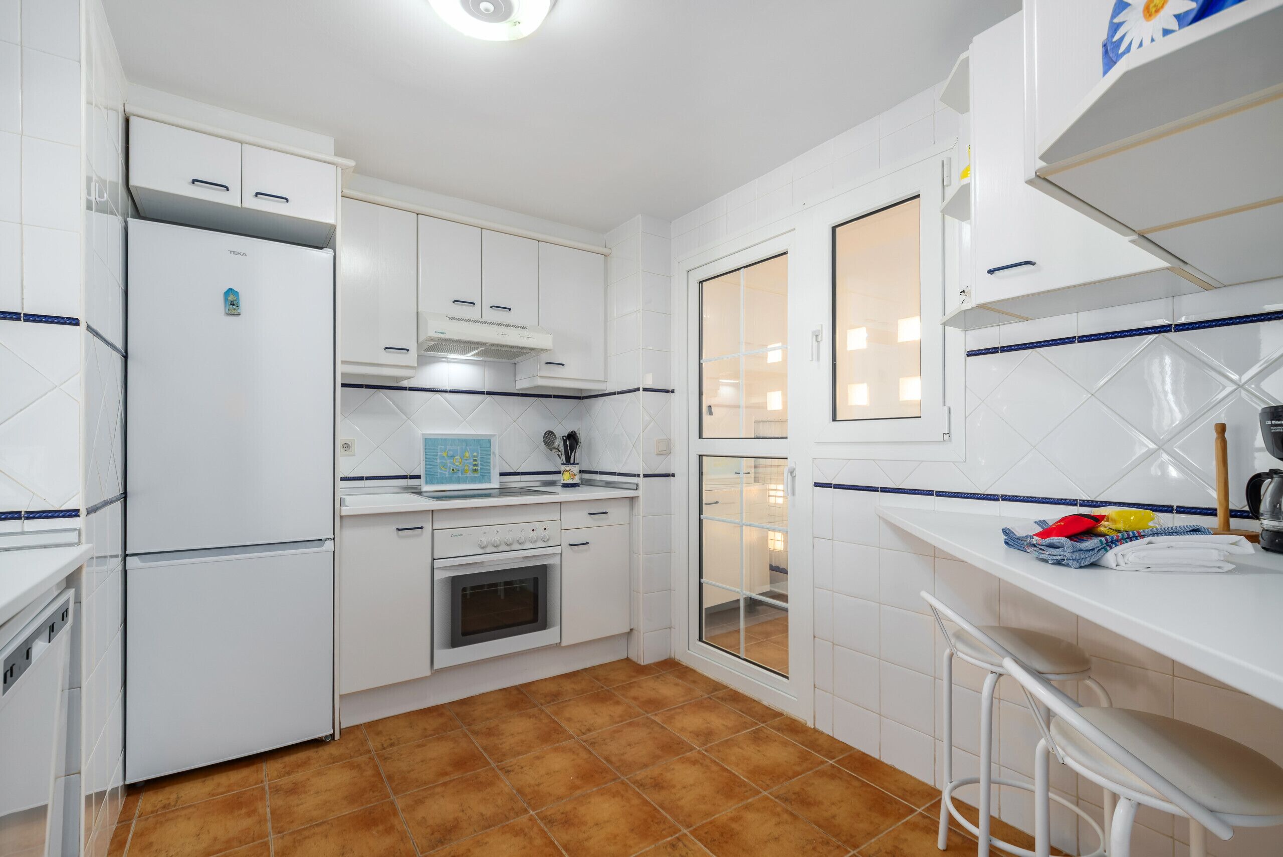 Kühlschrank, Mikrowelle, Ofen, Geschirrspüler