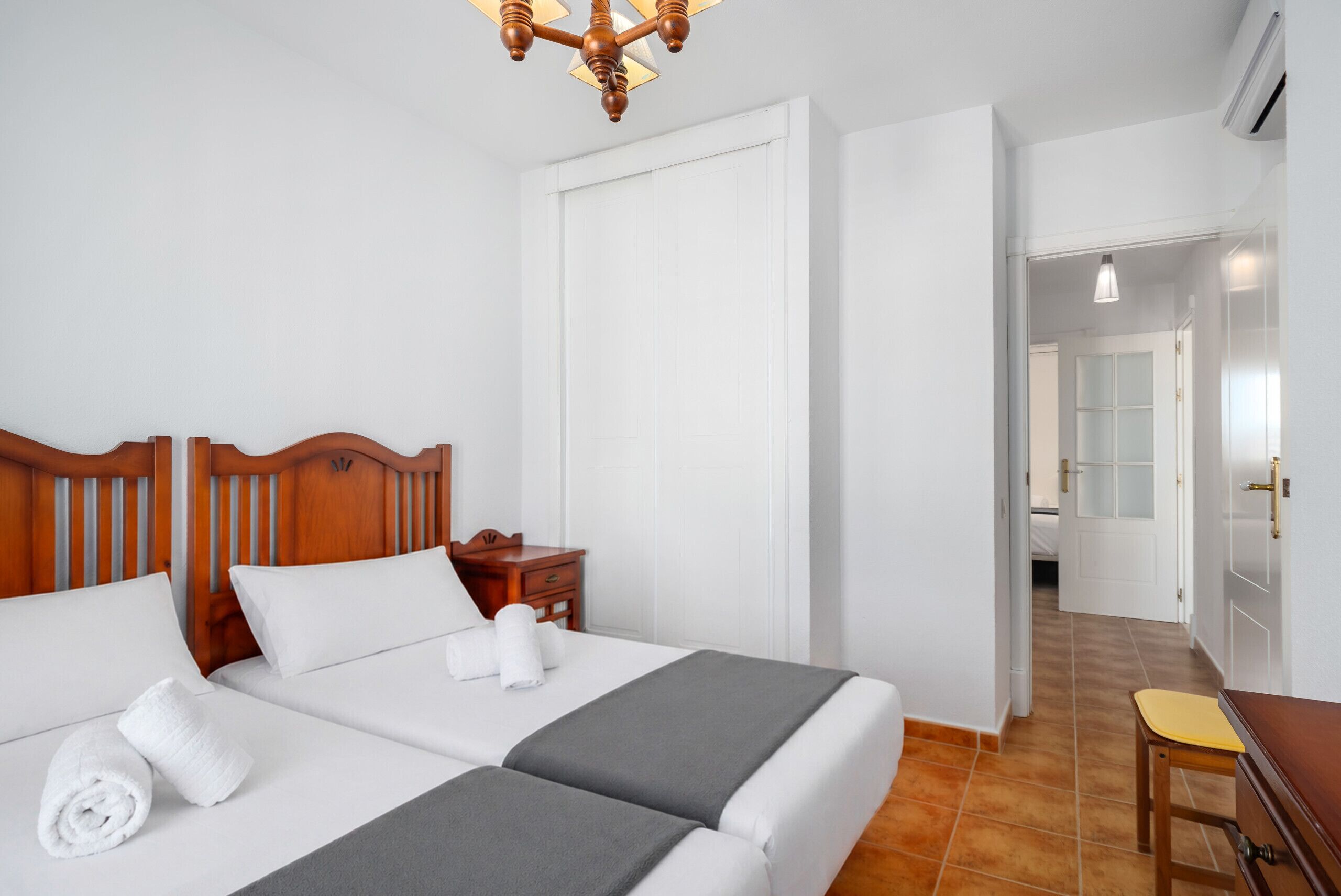 2 slaapkamers, een strijkplank/strijkijzer, gratis wifi, beddengoed