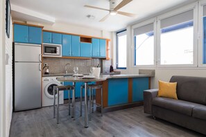 Fridge, microwave, oven, toaster - Suites Garden Apartamento 42 (Las Palmas)