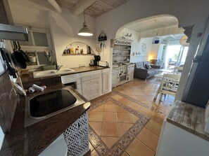 Fridge, microwave, oven, coffee/tea maker - Llevant - Beachfront and with A/C (Torroella de Montgri)