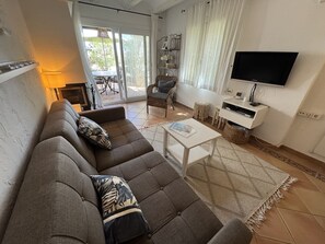 Flat-screen TV, fireplace - Llevant - Beachfront and with A/C (Torroella de Montgri)