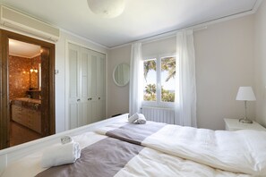 2 bedrooms, WiFi, bed sheets