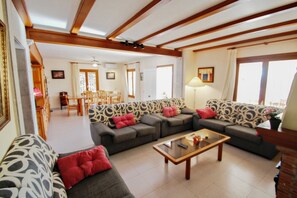 TV, fireplace, DVD player