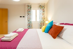 2 chambres, fer et planche à repasser, Wi-Fi gratuit, draps fournis