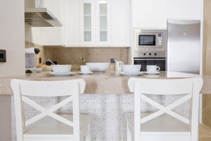 Réfrigérateur, micro-ondes, four, lave-vaisselle