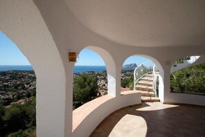 Property grounds - Bellevue - sea view holiday home with private pool in Benissa (Benissa)