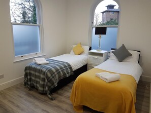 Iron/ironing board, free WiFi, bed sheets - Icon Broomfield (Chelmsford)