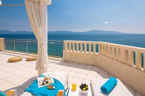 Property grounds - Beachfront Villa Shades of Summer (Podaca)