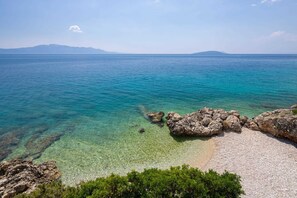 On the beach - Beachfront Villa Shades of Summer (Podaca)