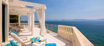 Beachfront Villa Shades of Summer