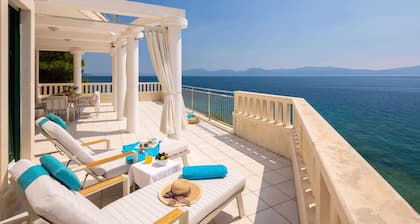 Beachfront Villa Shades of Summer